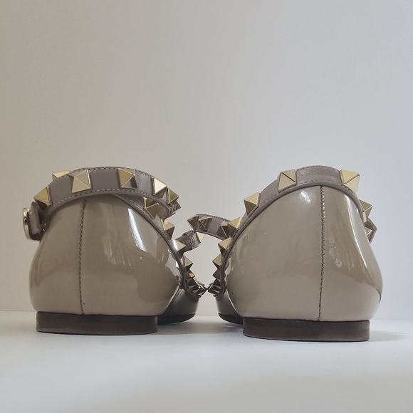 Valentino Garavani EU37 Rockstud Flats / Nude Patent Leather / Great Condition